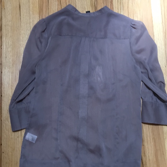 Banana Republic ruffle front, bottom up blouse - Picture 4 of 4